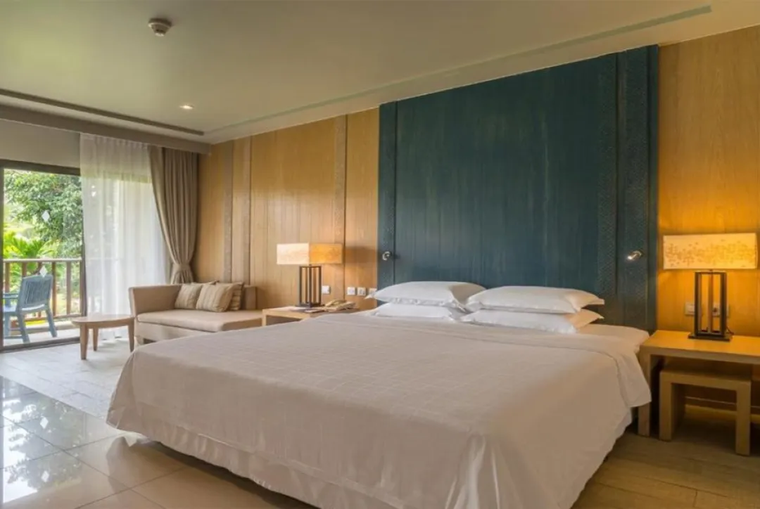 Deluxe Sea Facing Room - Bedroom