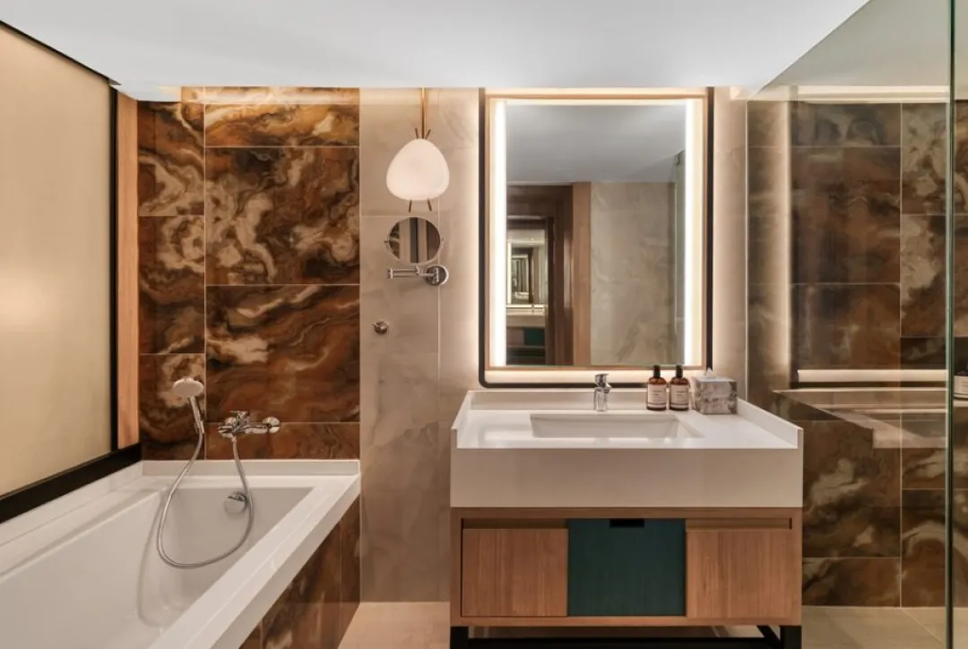 Club Deluxe Room - Bathroom