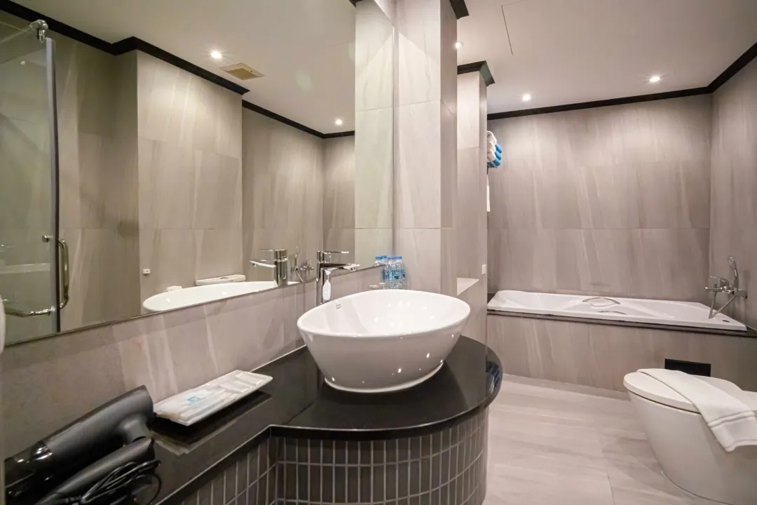 Premier Suite - Bathroom