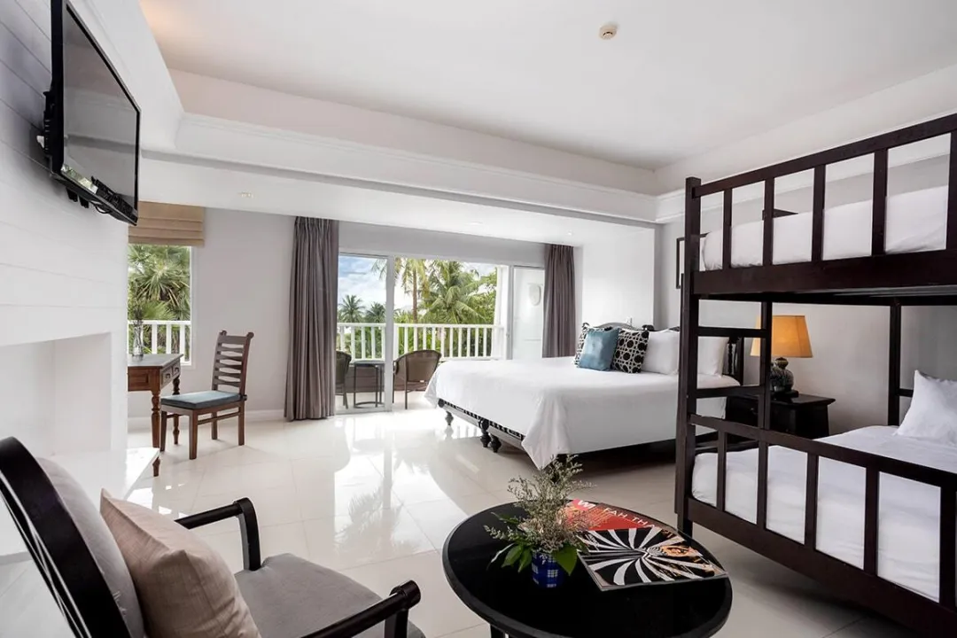 Family Fun Deluxe Terrace - Bedroom with Balcony View