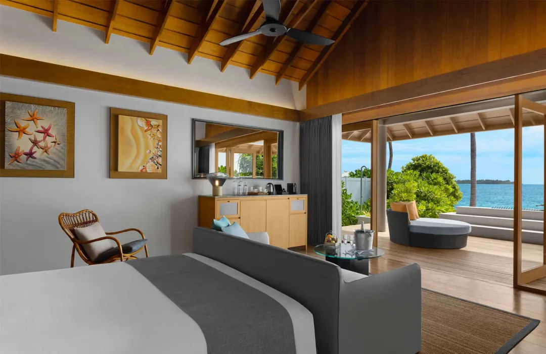 Emerald Faarufushi Resort & Spa - Family Beach Villa with Pool Bedroom