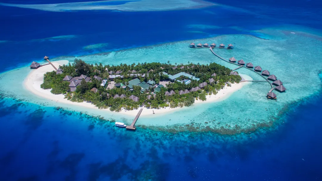 Adaaran Club Rannalhi - Island Full View