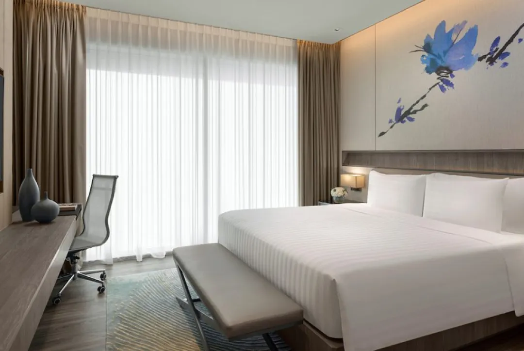 Deluxe Laguna Room - King Bedroom