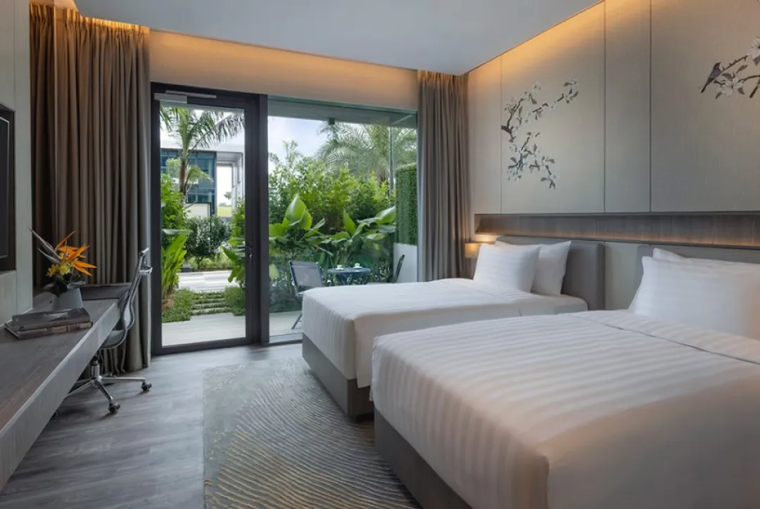 Deluxe Laguna Patio Pool - Twin Beds