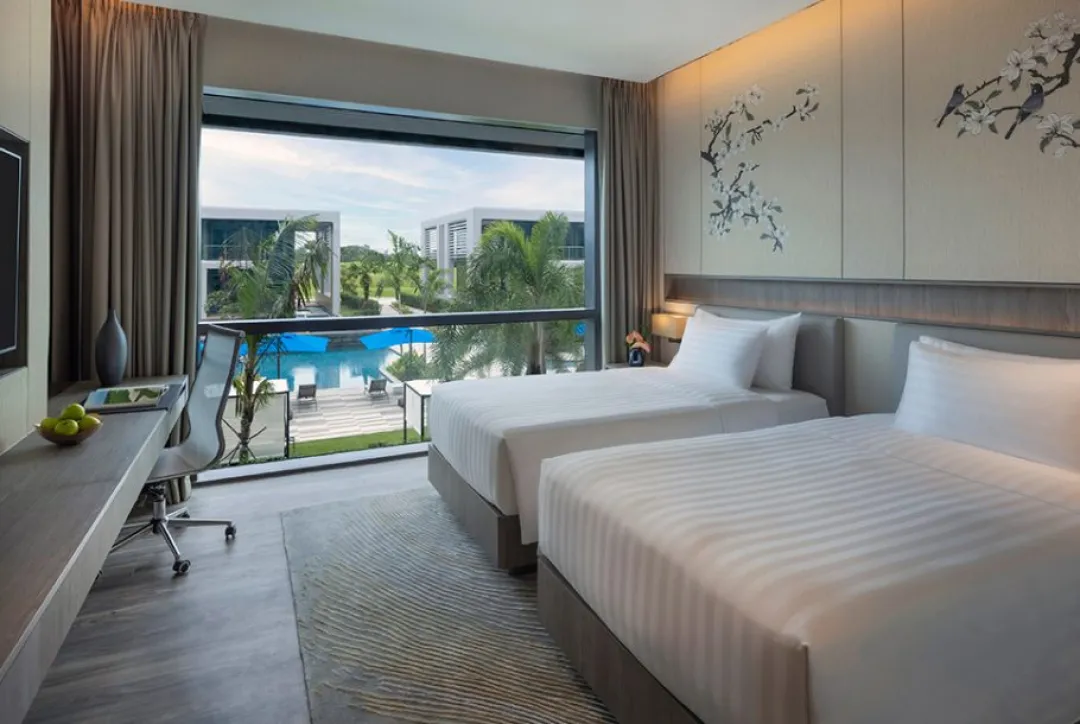 Dusit Executive Club Pool View - Twin Beds