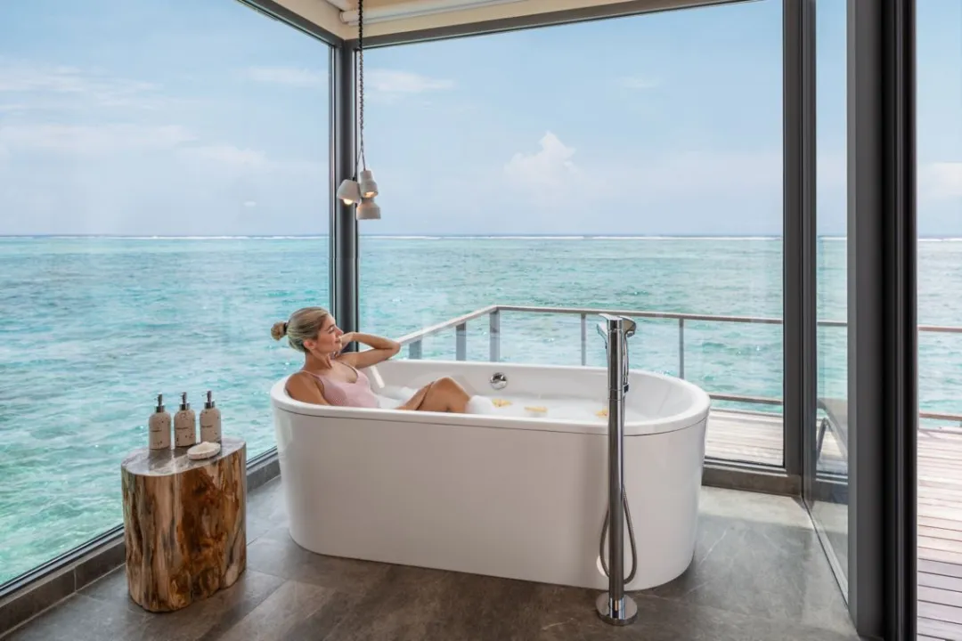 Sunset Overwater Villa - Bathtub