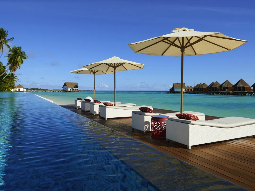 Mercure Maldives Kooddo Resort - Swimming Pool