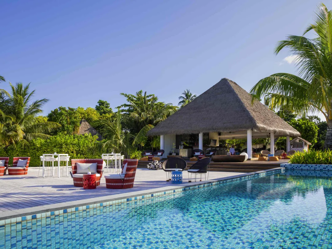 Mercure Maldives Kooddo Resort - Alita Pool Bar