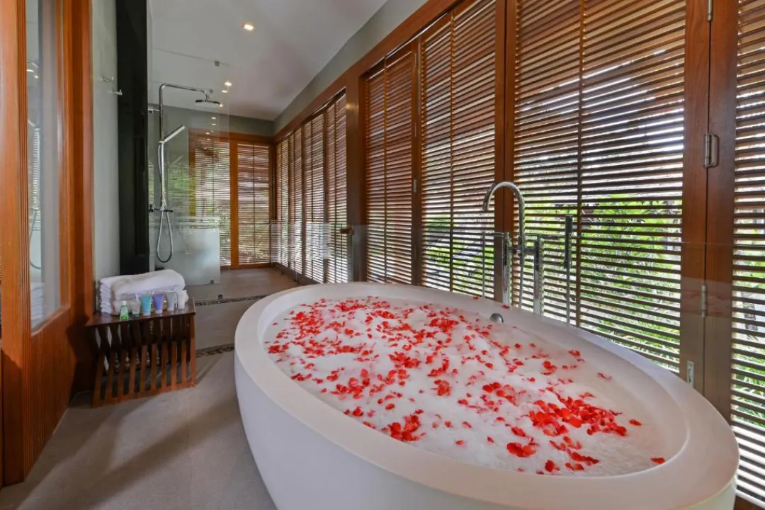 Layana Resort and Spa - La Maison - Bathroom