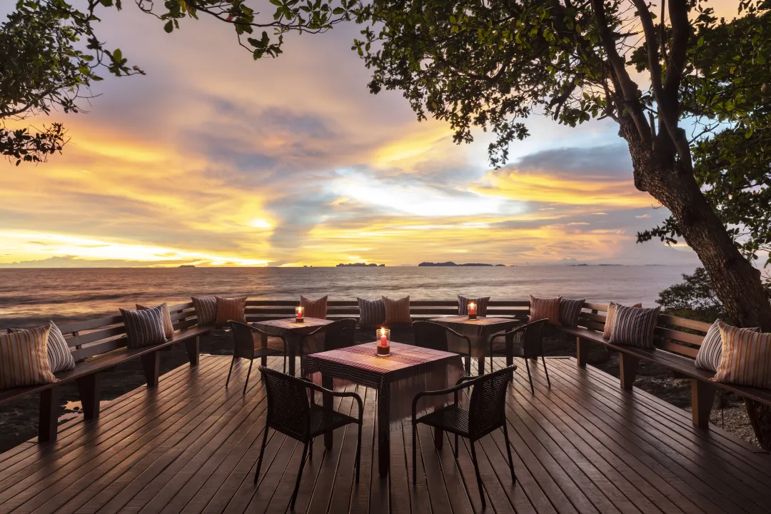 Avani_Plus_Koh_Lanta_Krabi_Resort_Restaurant_Reggae_Bar_Sunset_Deck