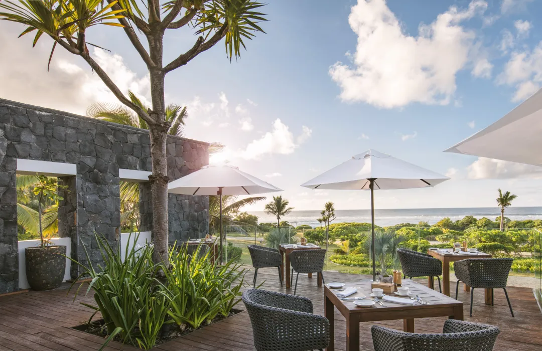 Anantara_Iko_Mauritius_Resorts_&_Villa_Horizon_Restaurant_Exterior_View