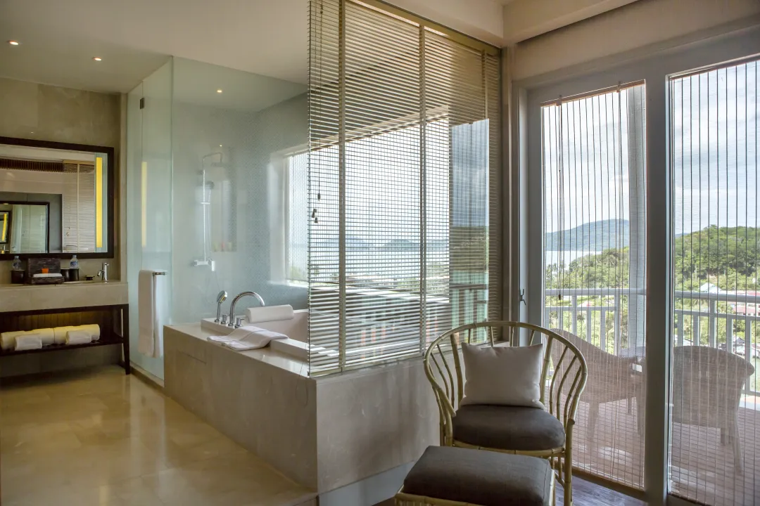 Amatara Wellness Resort -Cape Panwa Suite bathroom