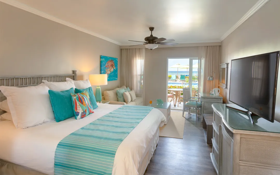 Classic Poolside Garden Room - Bedroom with Sea View