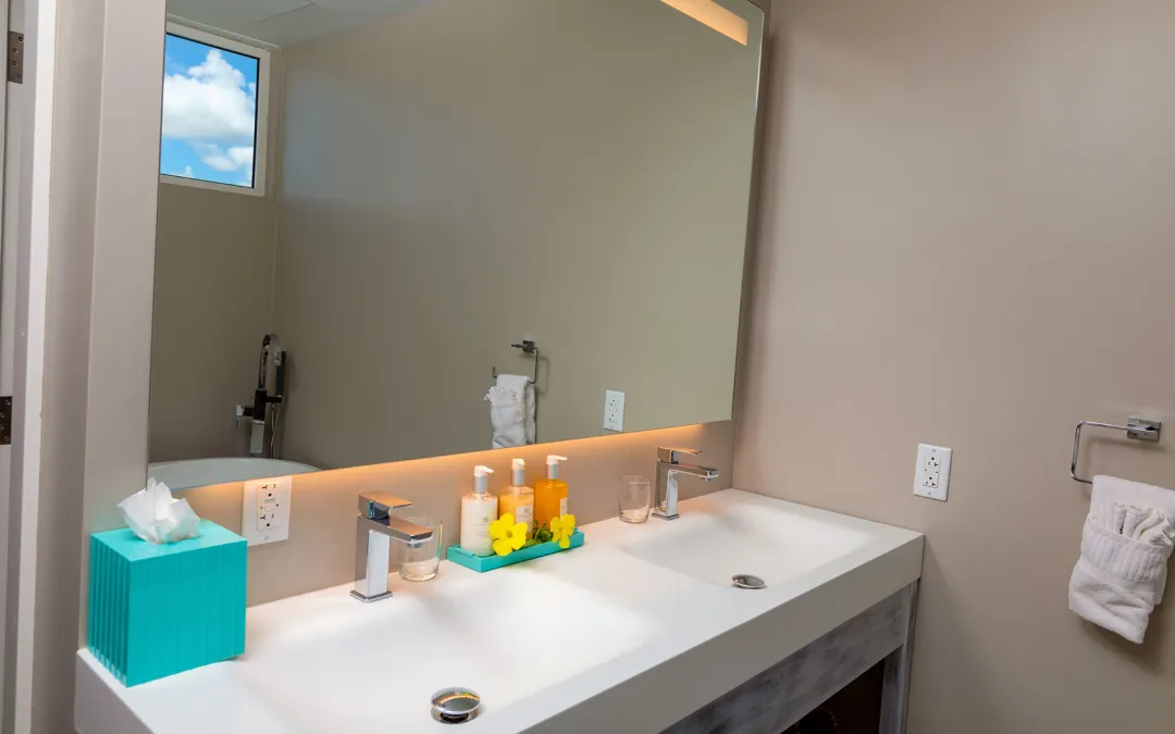 Classic Oceanfront Room- Bathroom