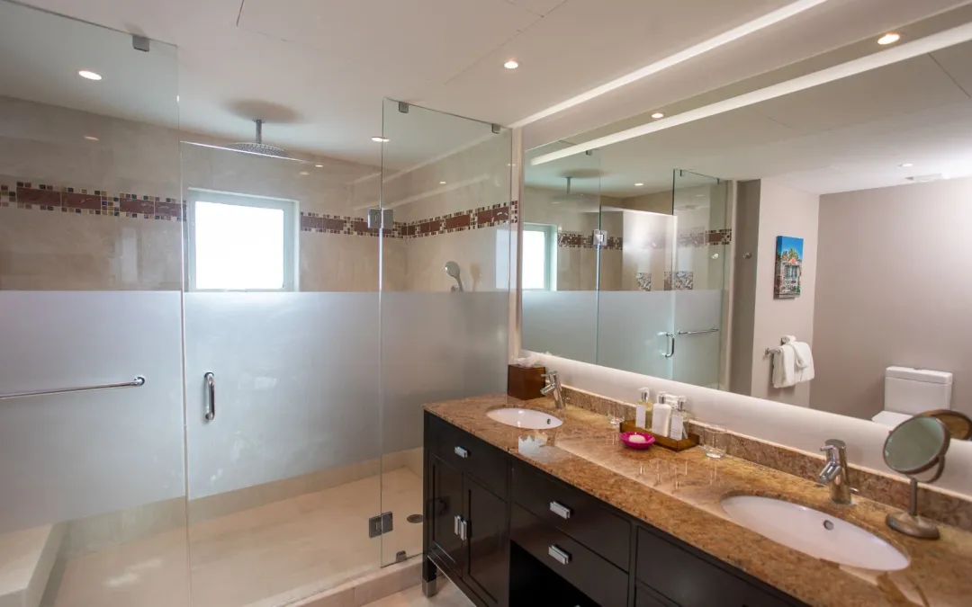 Luxury Concierge One Bedroom Oceanfront Suite - Bathroom