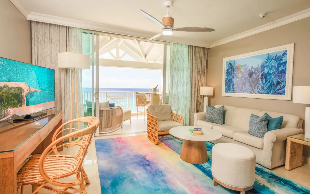 Luxury Concierge One Bedroom Oceanfront Suite - Living Room