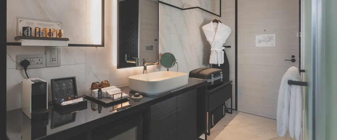 Deluxe Room - Bathroom