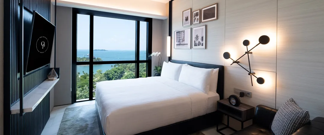 Deluxe Room Sea View - Bedroom with View