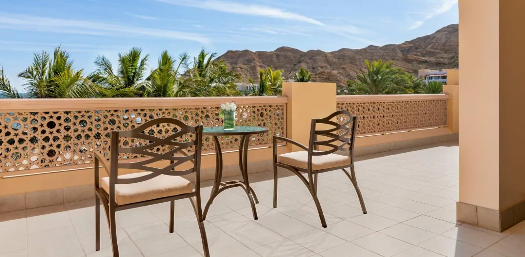 One Bedroom Suite - Balcony Lounge