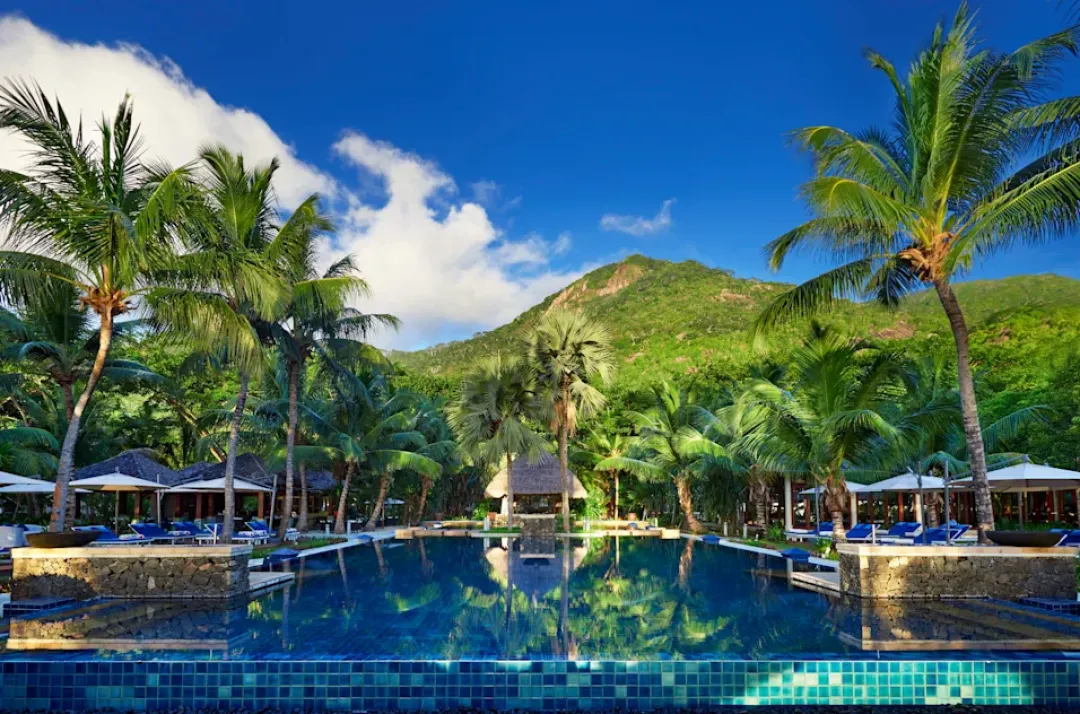 Hilton Labriz Resort & Spa - Swimming Pool