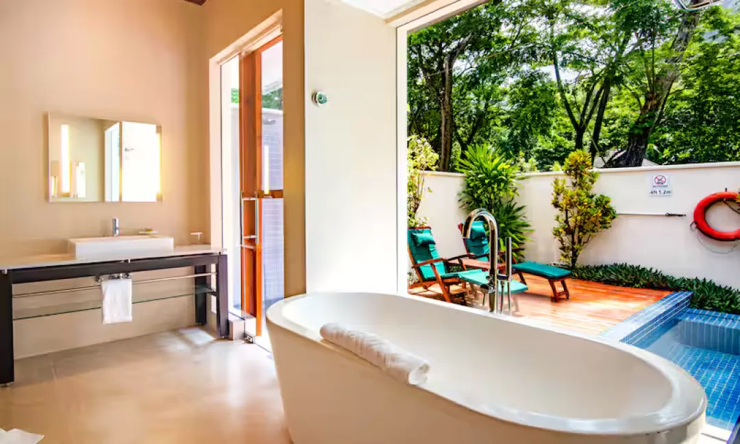 Hilton Labriz Resort & Spa - King Beachfront Villa with Plunge Pool - Bathroom