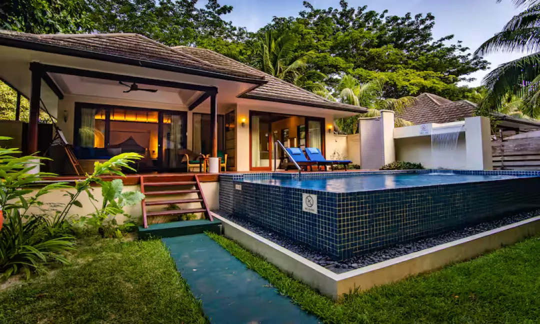 Hilton Labriz Resort & Spa - King Deluxe Beachfront Pool Villa - Exterior