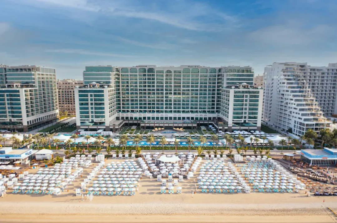 Hilton Dubai Palm Jumierah - Beach Lounge View