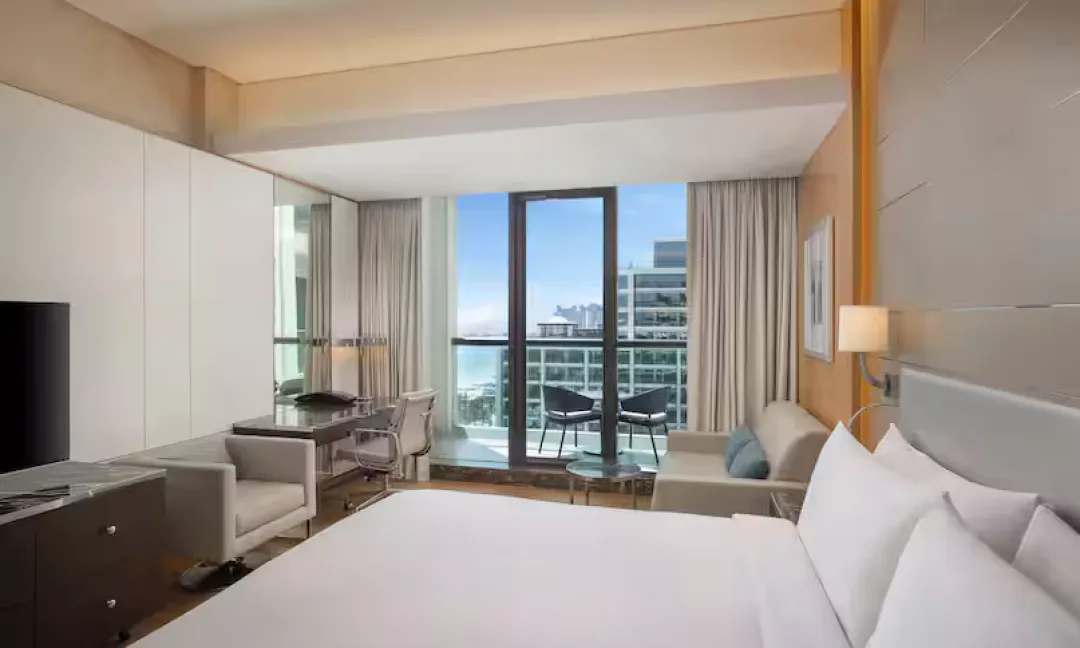 King Deluxe Room with Sea View - Bedroom