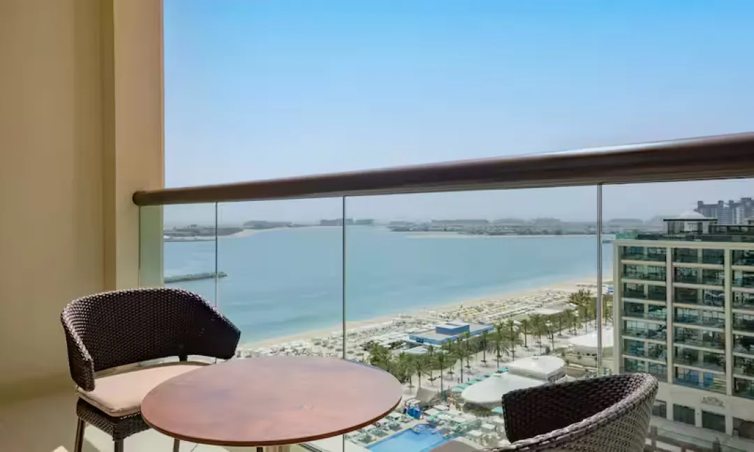 King Deluxe Room with Sea View - Balcony View