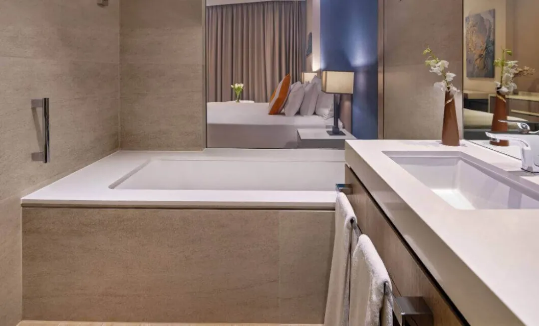 Two Deluxe Connecting Rooms - Bathroom