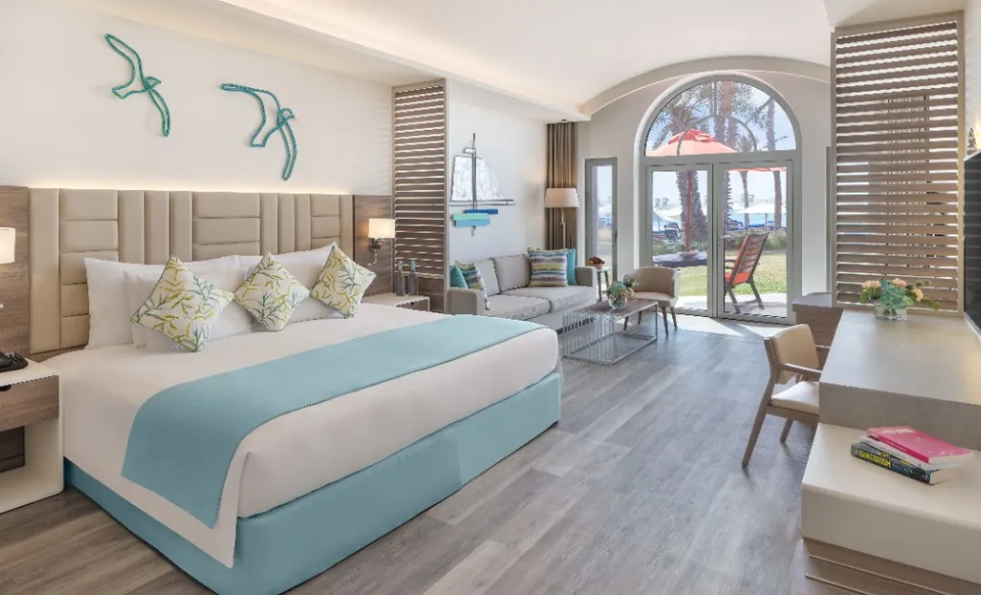 Beachfront Terrace Junior Suite - Bedroom