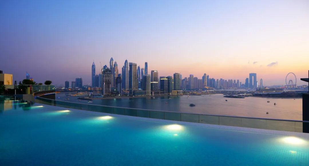 NH Collection Dubai The Palm - Infinity Pool View