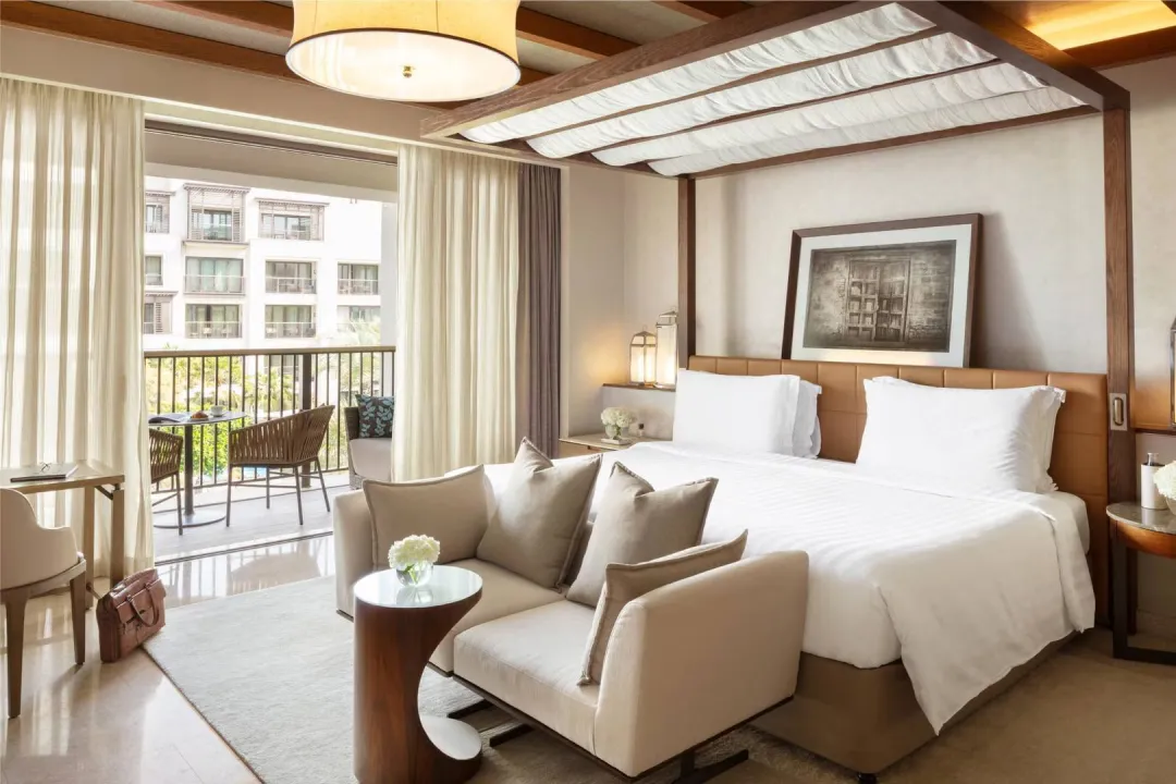 Resort Deluxe - Bedroom with Balcony View