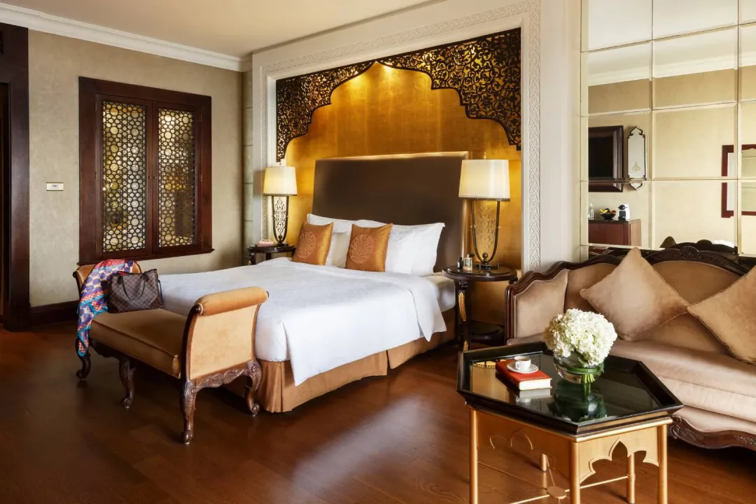 Deluxe King Arabian Sea View - King Bed