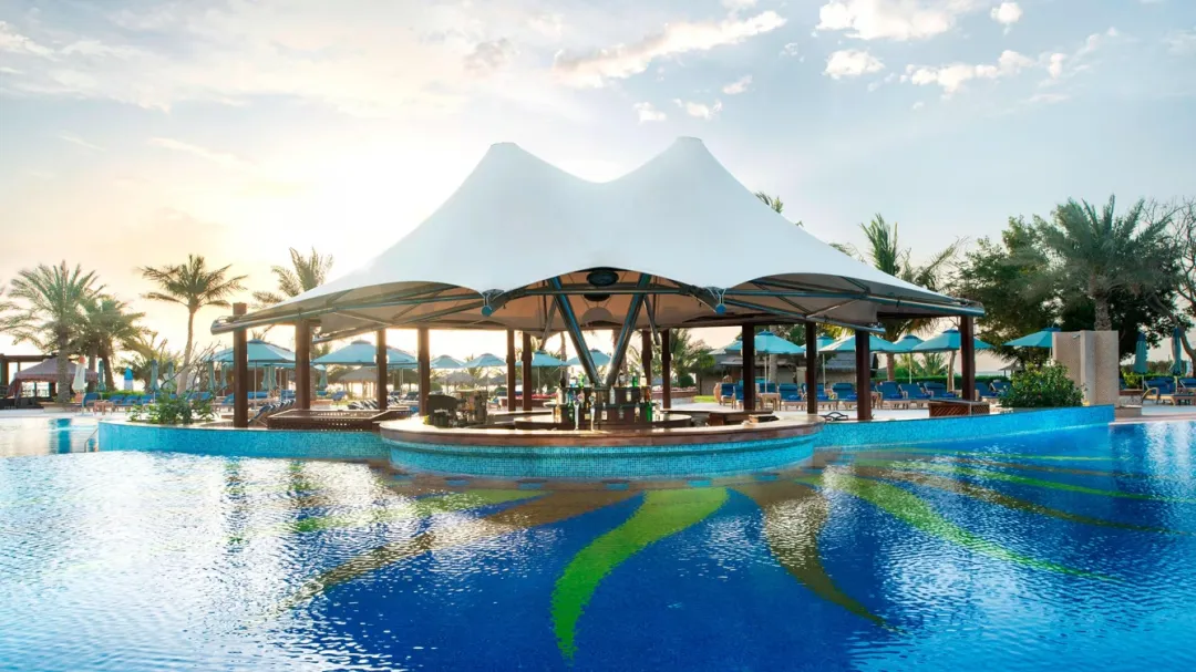 Le Meridien Al Aqah Beach Resort - Baywatch Pool Bar