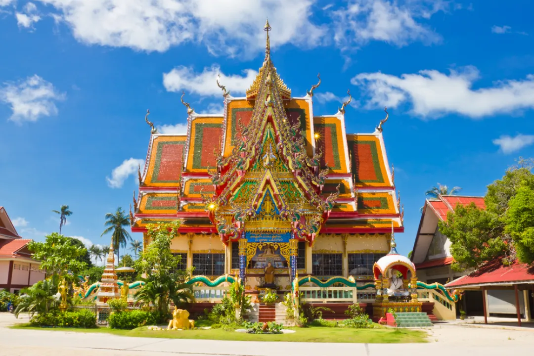 Wat Plai Laem temple