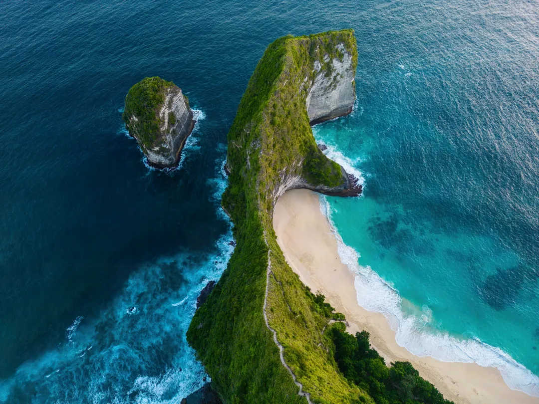 Aerial view of Kelingking Beach in Bali