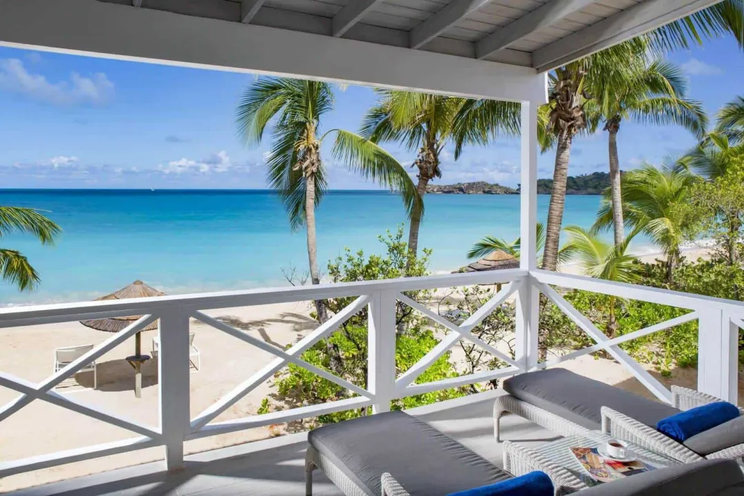 Deluxe Beachfront - Balcony Lounge with Sea View