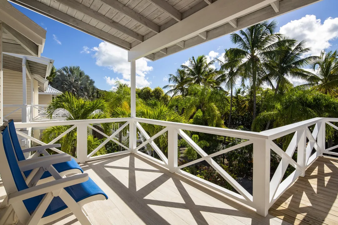 Deluxe Beachfront - Balcony Lounge