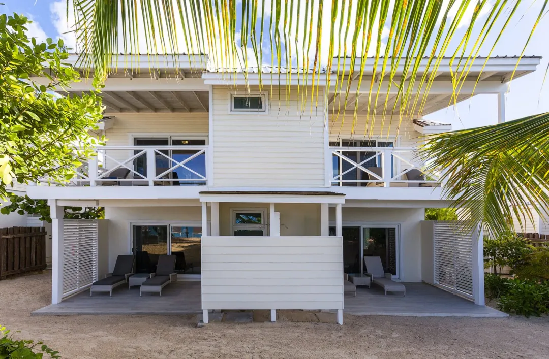 Deluxe Beachfront - Room Front View