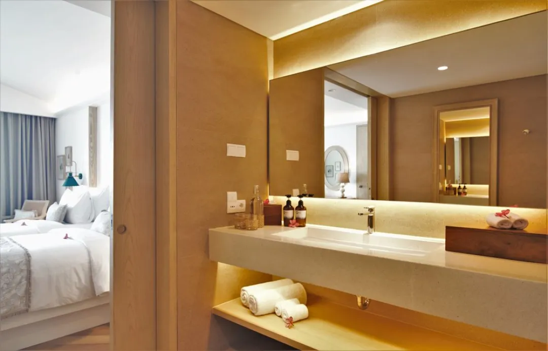 Ocean Deluxe Room - Bathroom