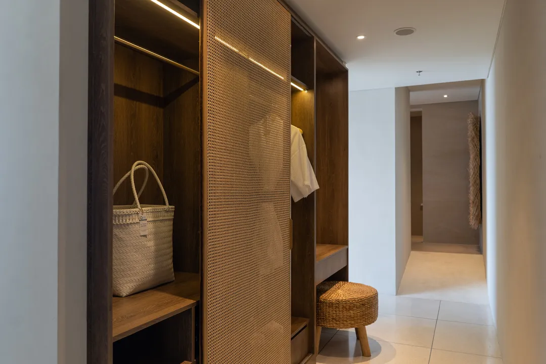 The Penthouse - Dressing Aeria