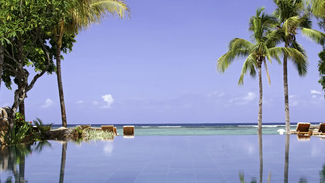 Hilton Mauritius - Infinity Pool (Morning)