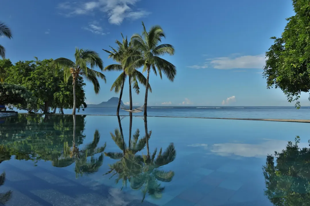Maradiva Villas Resort & Spa  - Infinity Pool
