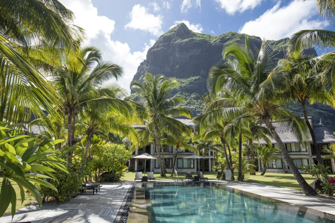 Dinarobin Beachcomber Resort & Spa - Pool with Mountain View