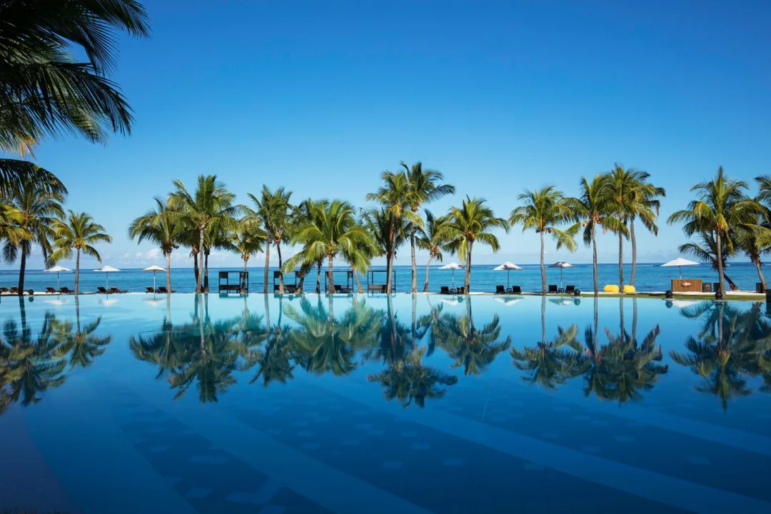 Dinarobin Beachcomber Resort & Spa - Pool with Seaview