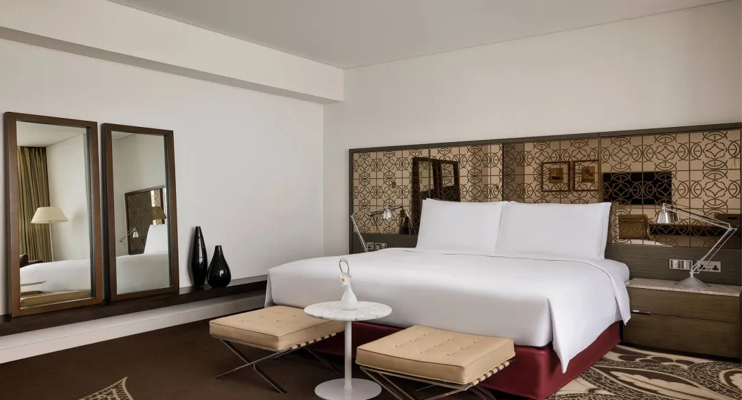 Grand Premier Room with Sea View - Bedroom