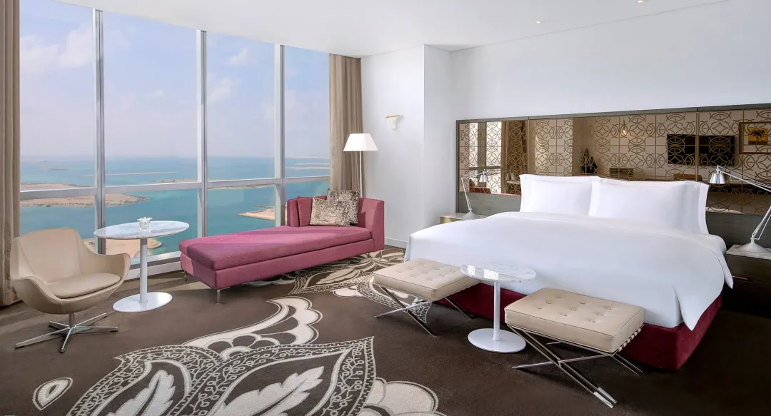 Grand Premier Room with Sea View - Bedroom with View