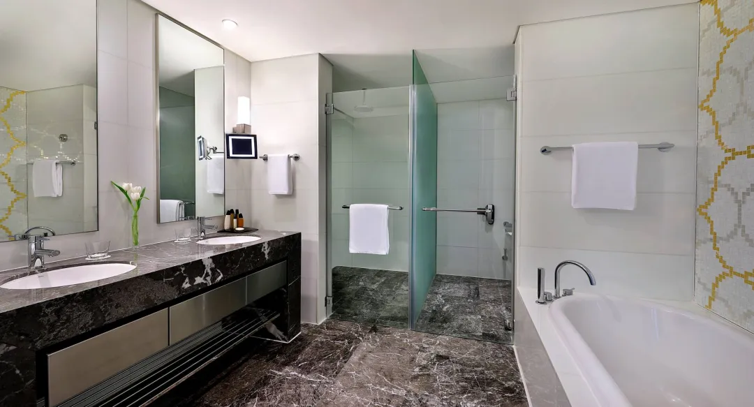 Grand Premier Room with Sea View -Bathroom