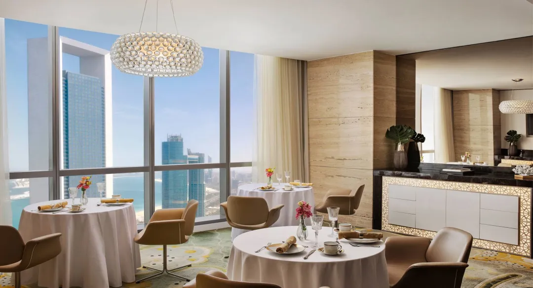 Club Room Level 45 - Dining Aeria